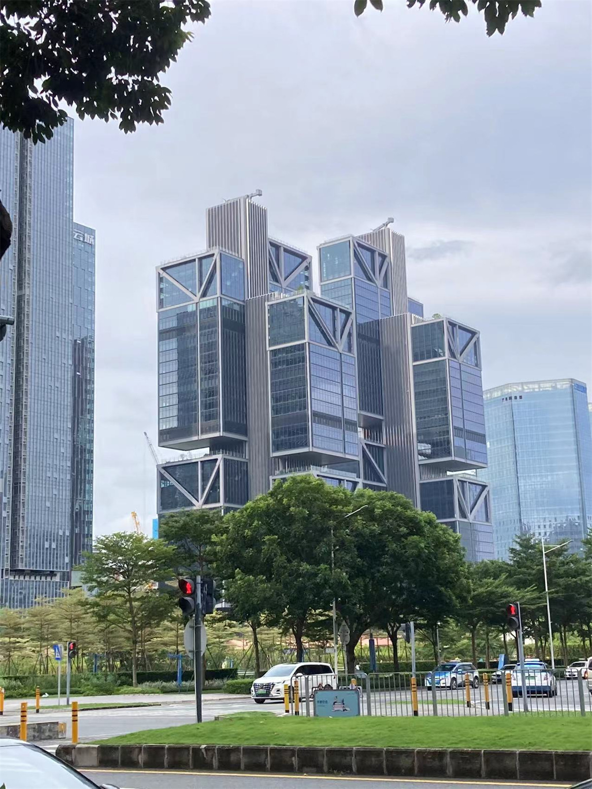 深圳留仙洞总部基地最新建设的超高层立面库 - 品素品设计