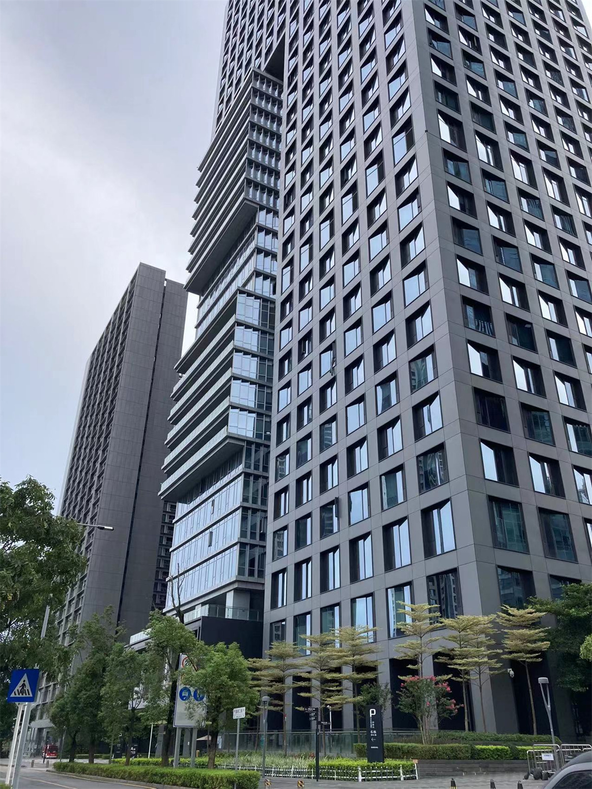 深圳留仙洞总部基地最新建设的超高层立面库 - 品素品设计