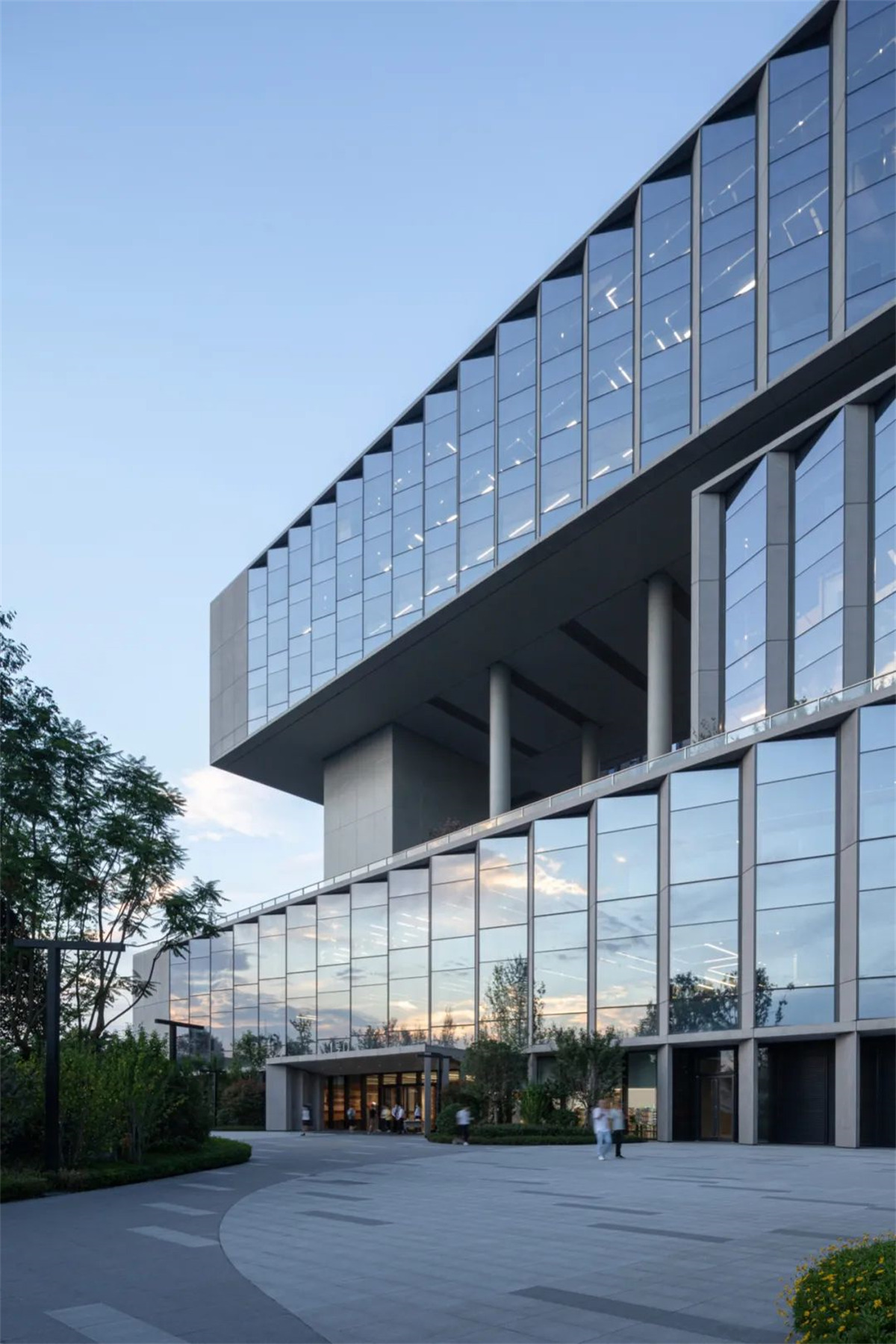 京东集团西南总部大厦在成都落成gmp